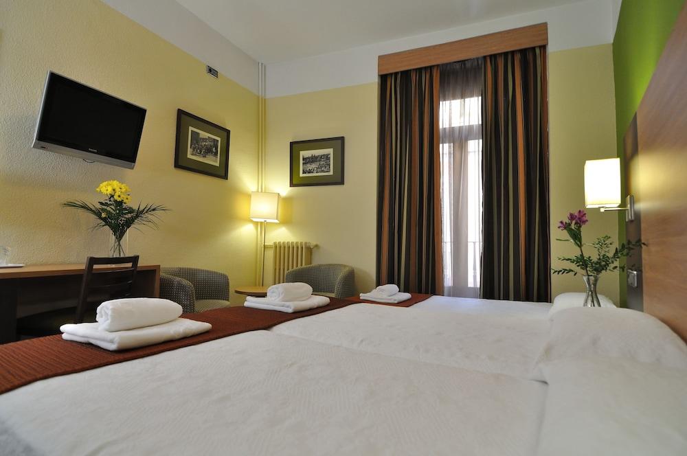 Hostal Ballesta Madrid Exterior foto