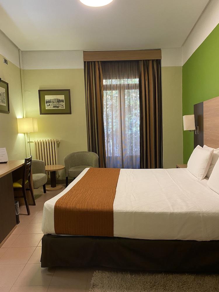 Hostal Ballesta Madrid Exterior foto