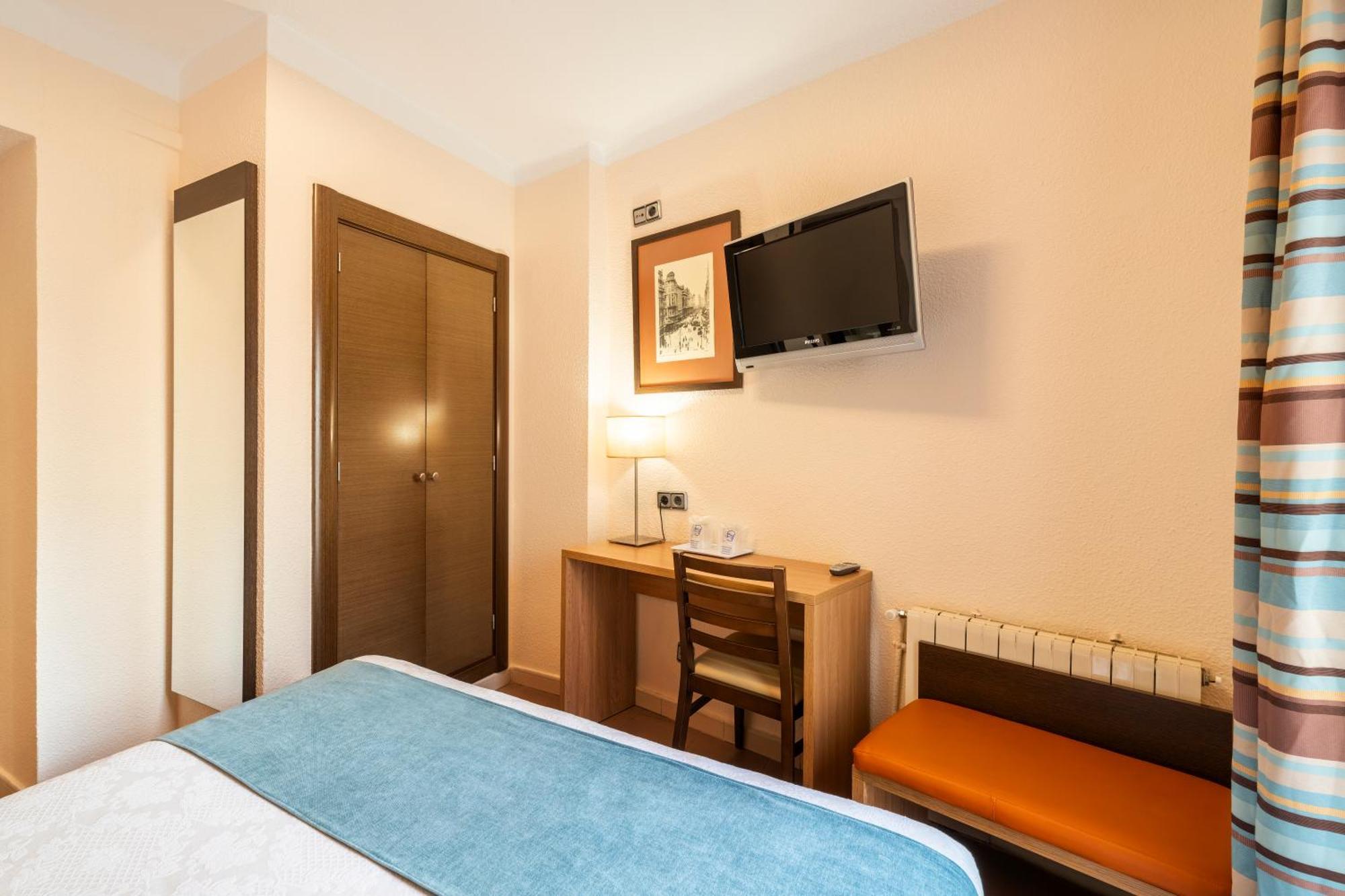 Hostal Ballesta Madrid Exterior foto