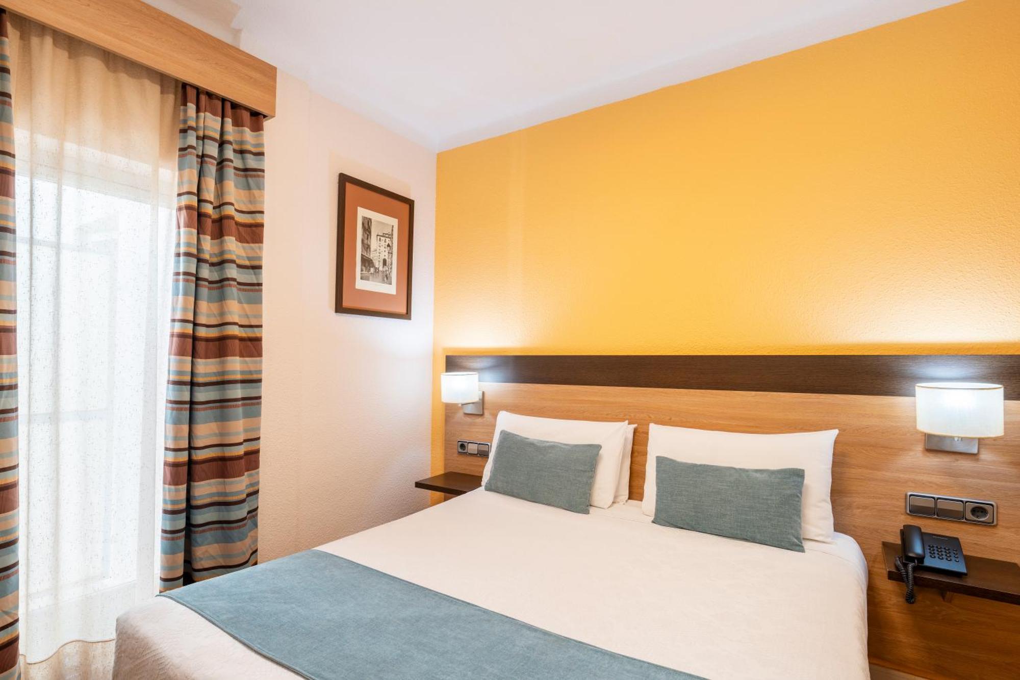 Hostal Ballesta Madrid Exterior foto
